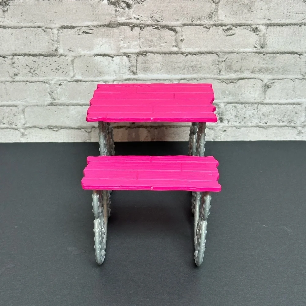 Monster High Doll Deluxe Deadluxe School Playset Picnic Table Pink Silver